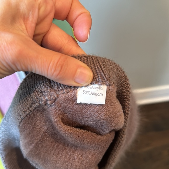 Beautiful NWOT barrette 50% angora with mink embellishment & fleece on inside - Picture 5 of 6